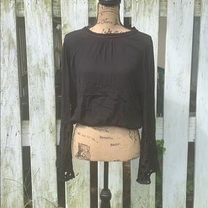 Moon 🌙 River BellSleeve Top. Size L. NWT.